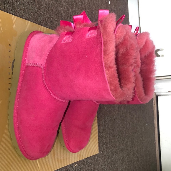 Pink bow bailey uggs - Picture 3 of 6